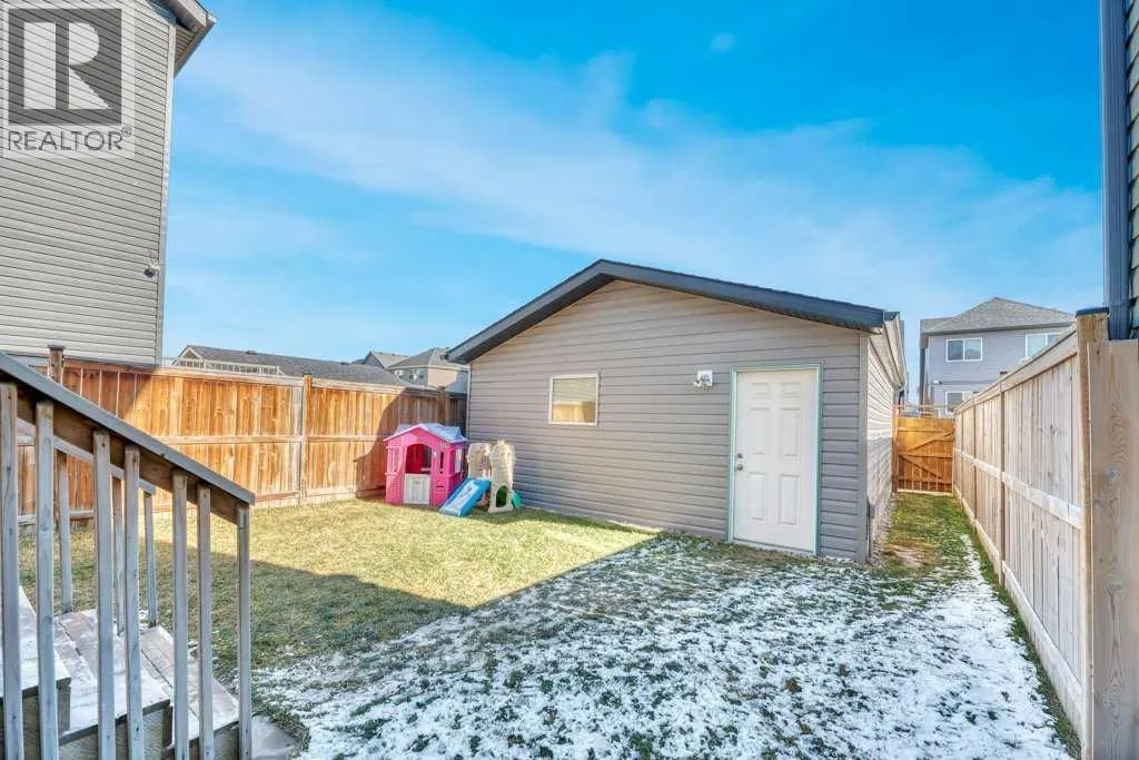 12 Skyview Point Crescent NE