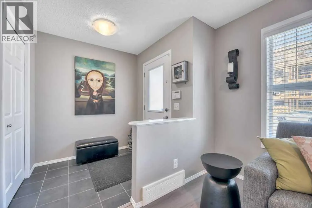 12 Skyview Point Crescent NE