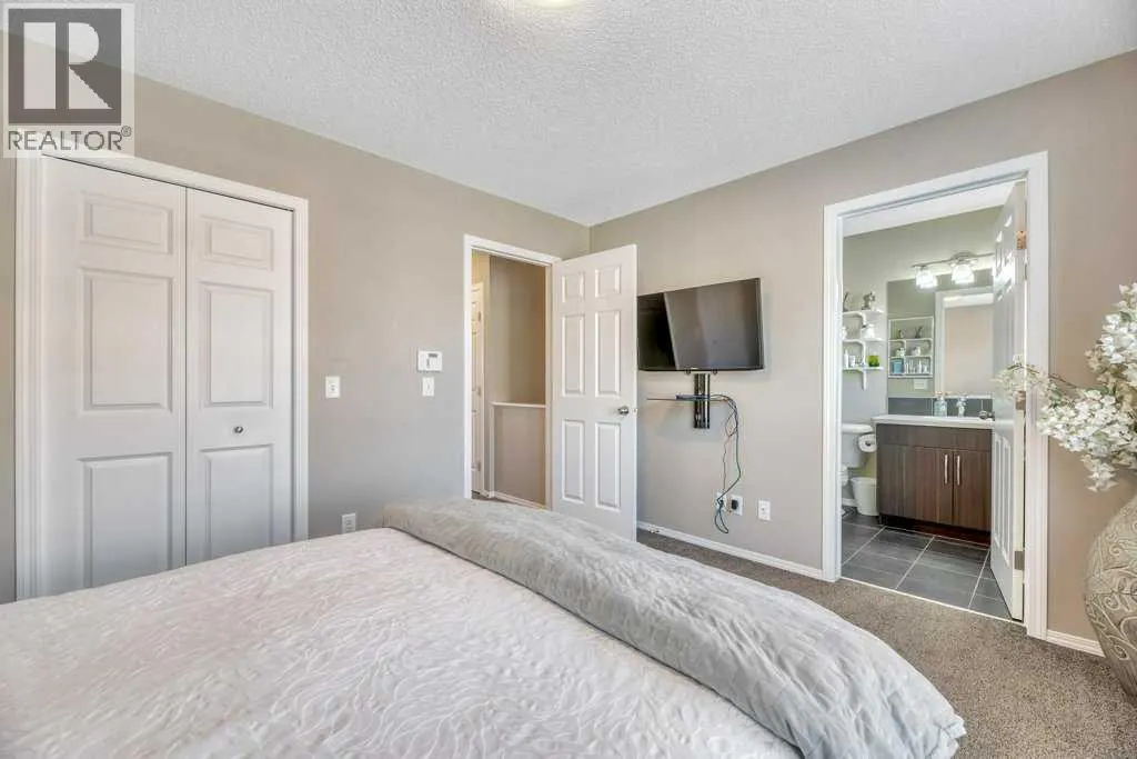 12 Skyview Point Crescent NE