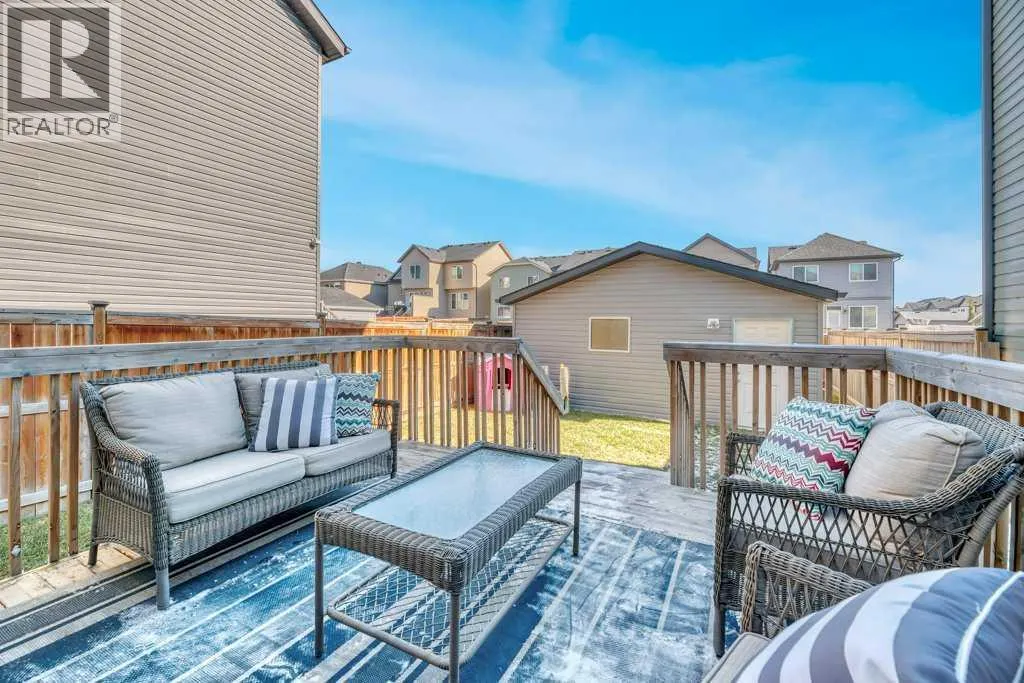 12 Skyview Point Crescent NE