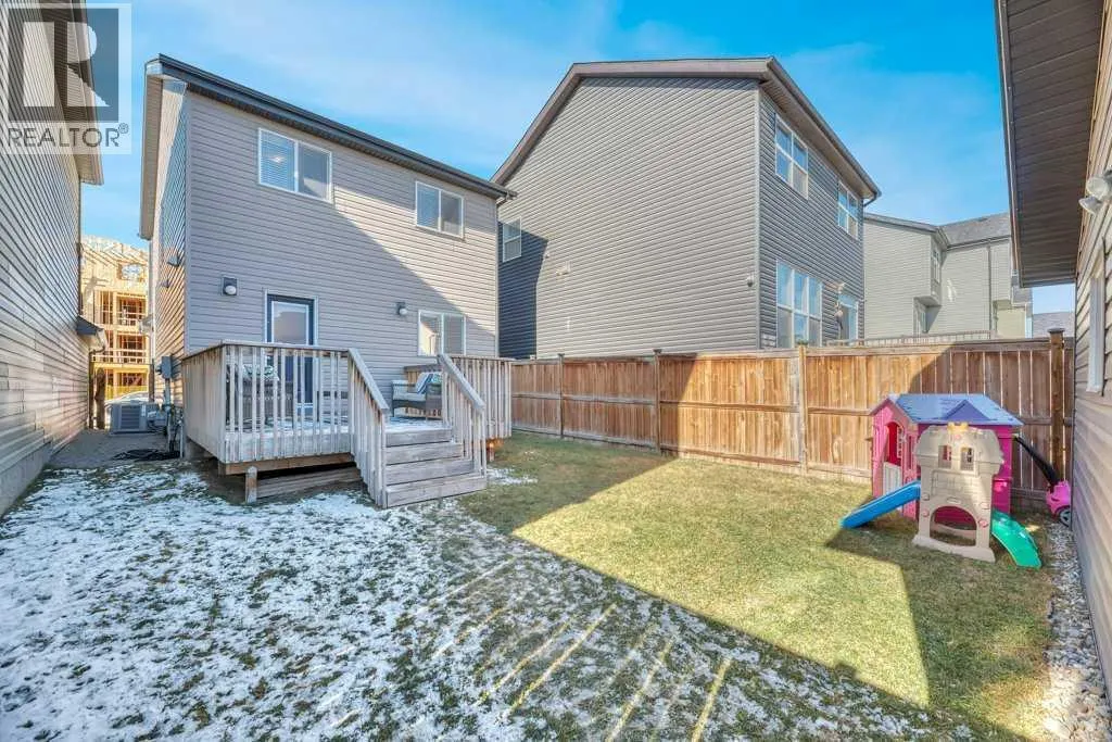 12 Skyview Point Crescent NE