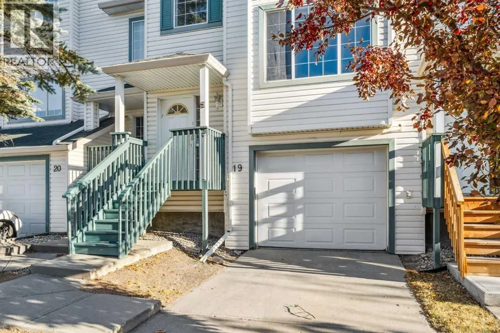 19, 15 Rocky Ridge Gate NW
