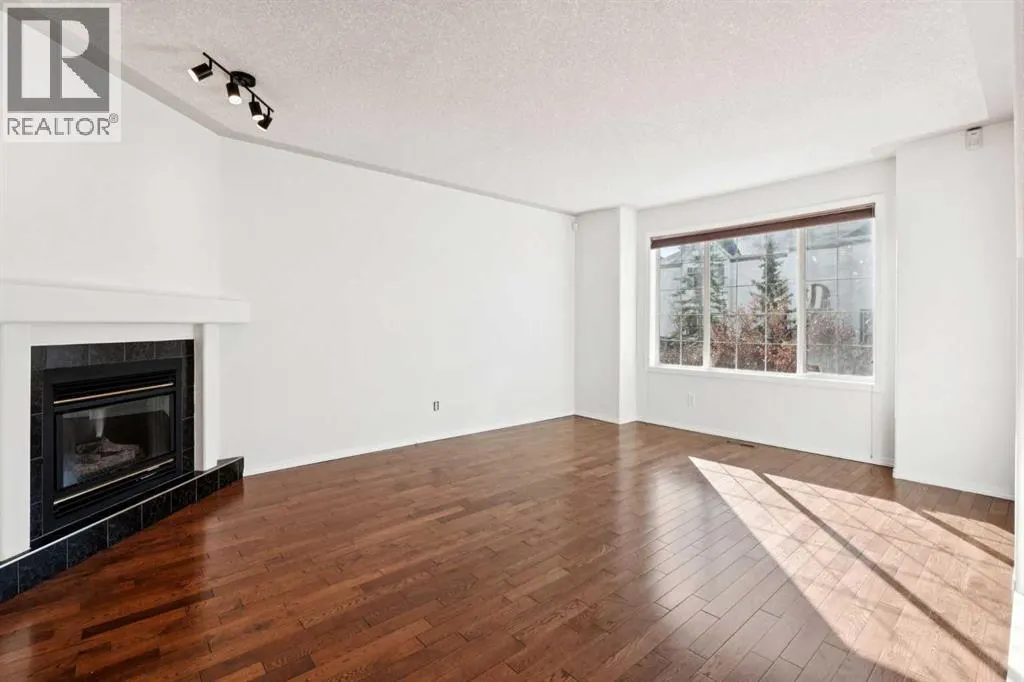 19, 15 Rocky Ridge Gate NW