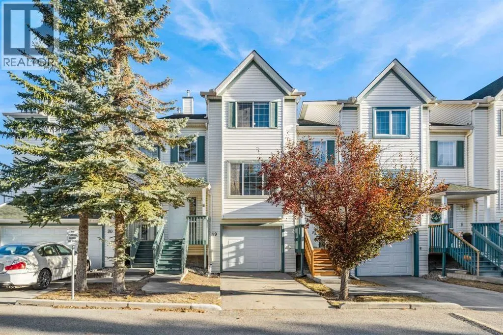 19, 15 Rocky Ridge Gate NW