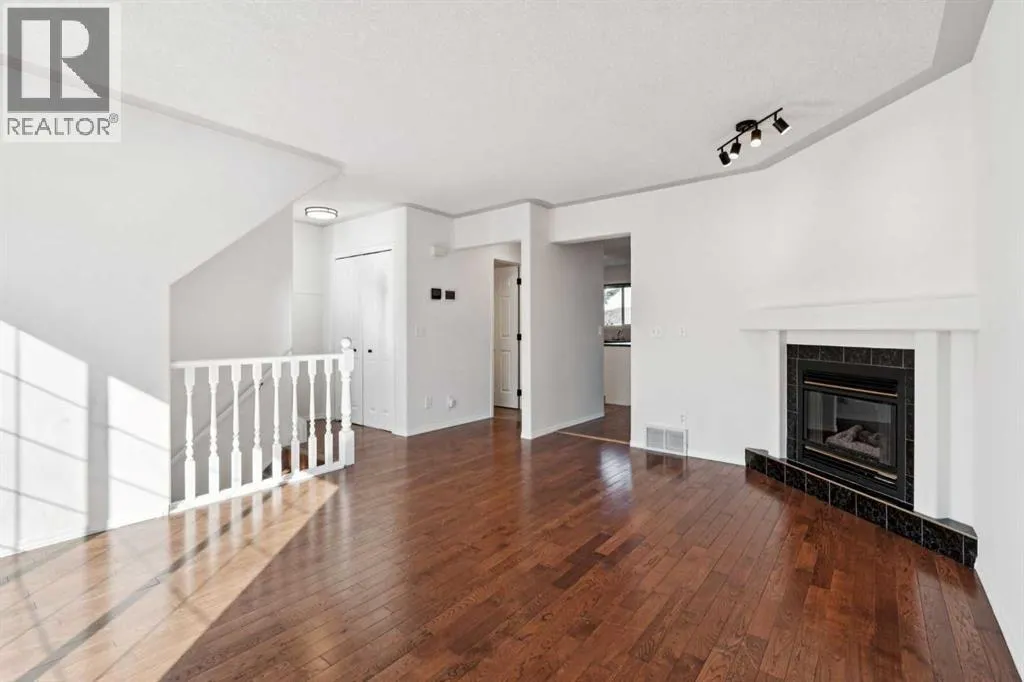 19, 15 Rocky Ridge Gate NW
