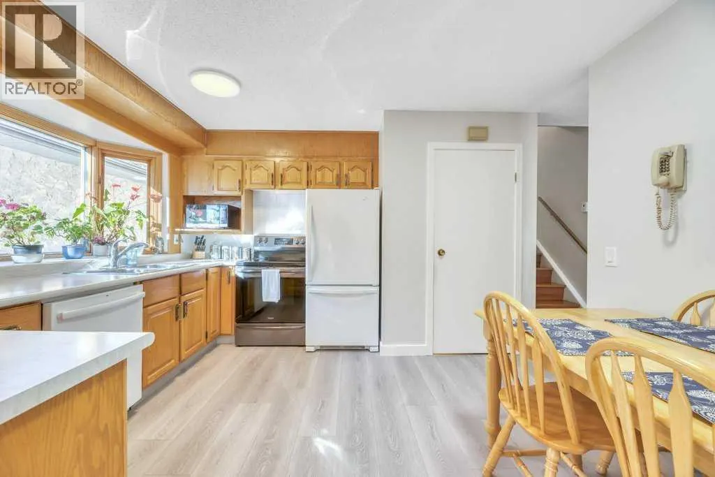 543 Maidstone Drive NE