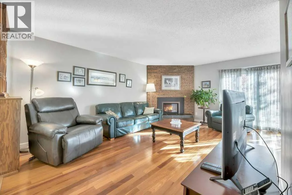 543 Maidstone Drive NE