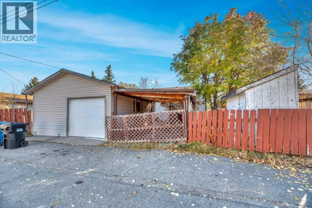 543 Maidstone Drive NE