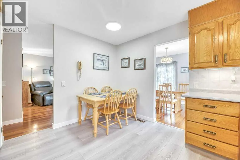 543 Maidstone Drive NE