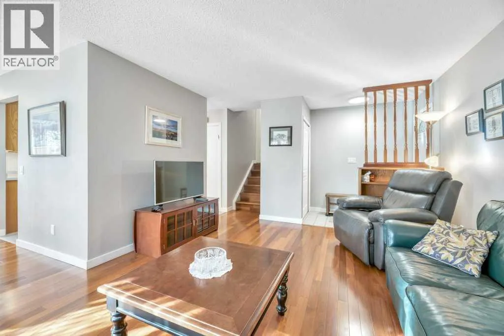 543 Maidstone Drive NE