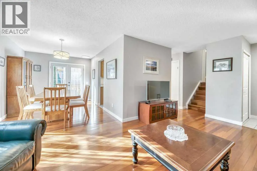 543 Maidstone Drive NE