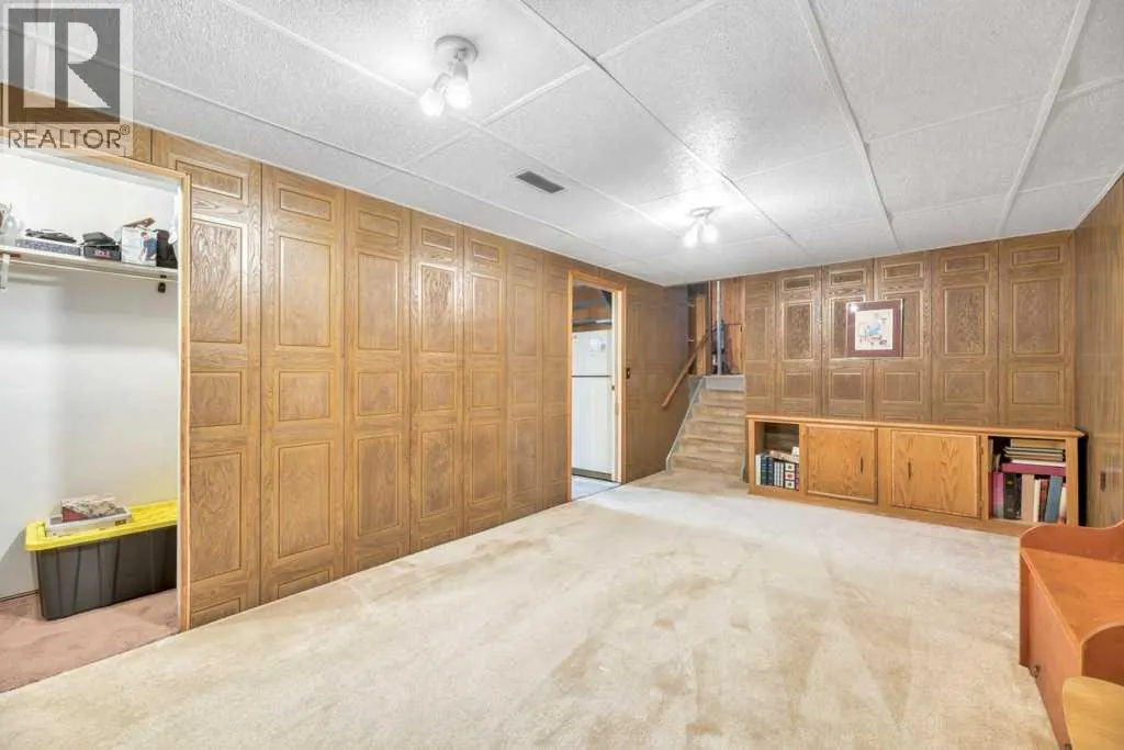 543 Maidstone Drive NE