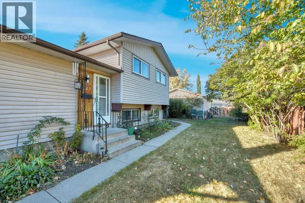 543 Maidstone Drive NE