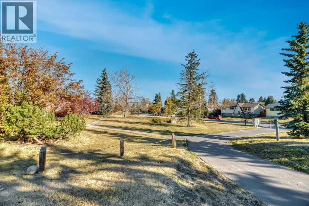 543 Maidstone Drive NE