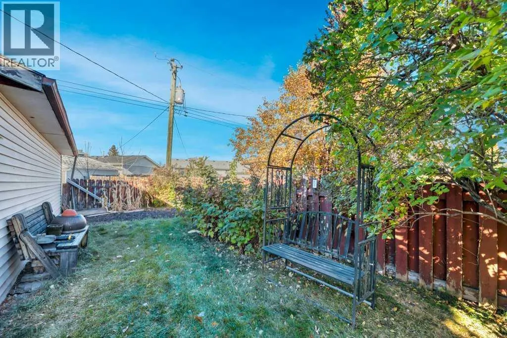 543 Maidstone Drive NE
