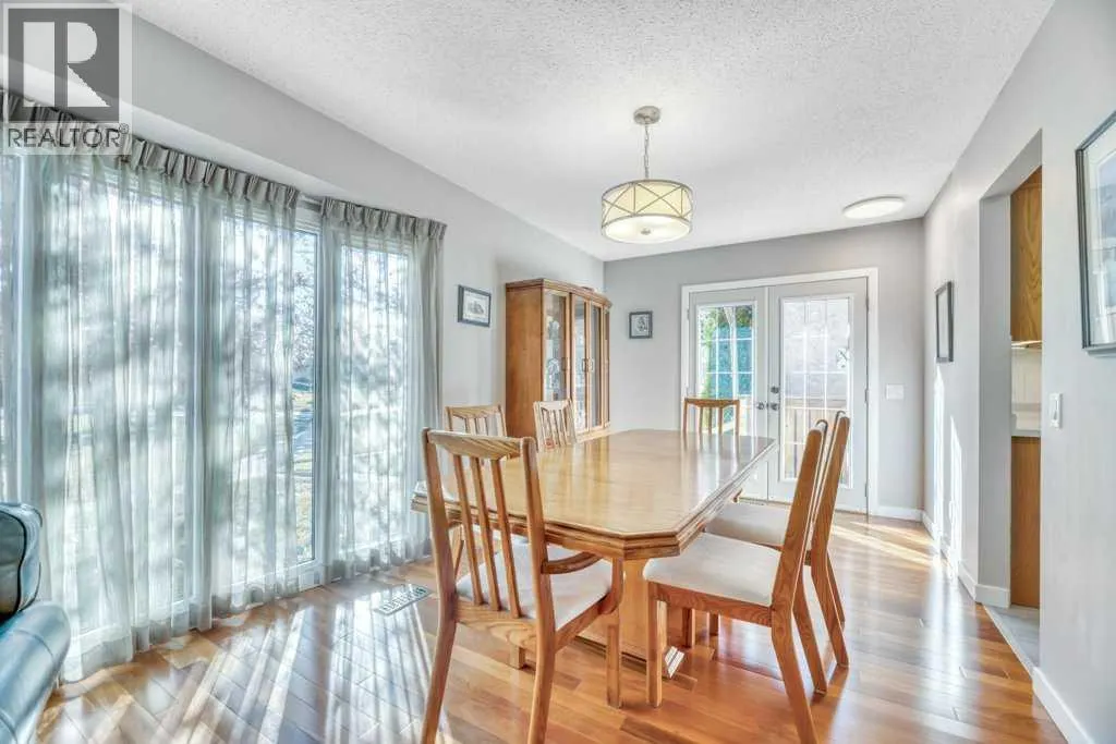 543 Maidstone Drive NE