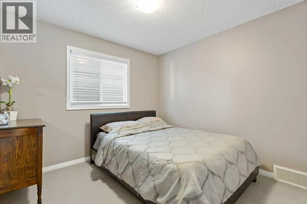 106 Copperstone Close SE