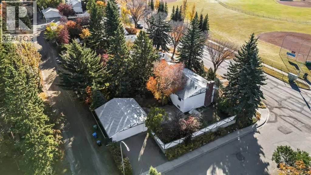 2416 Palliser Drive SW