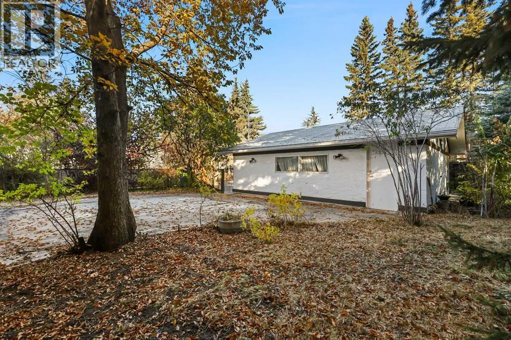 2416 Palliser Drive SW