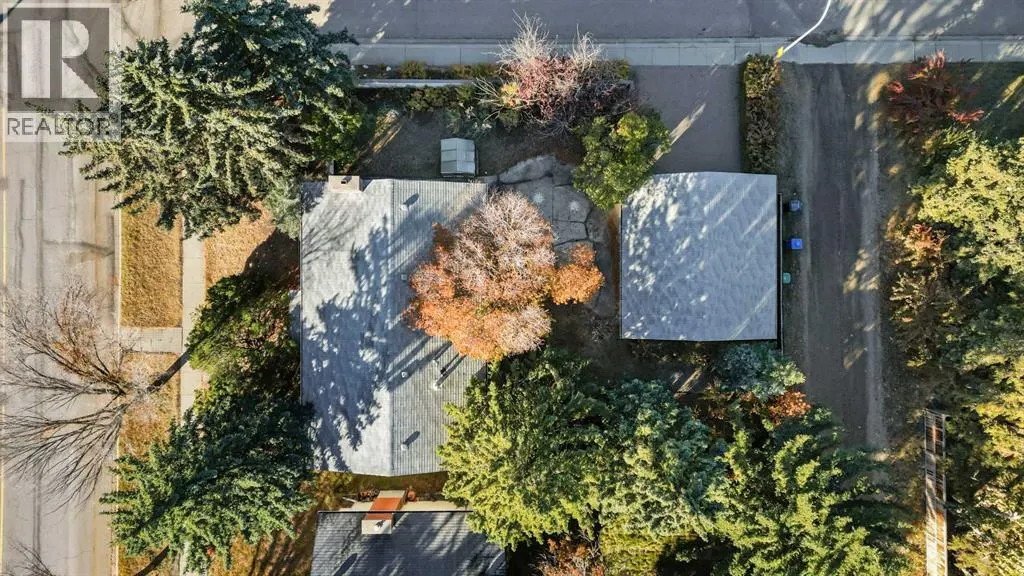 2416 Palliser Drive SW