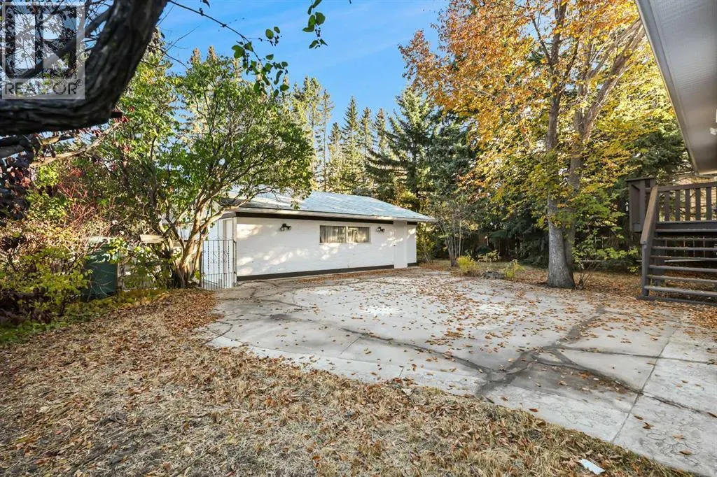 2416 Palliser Drive SW
