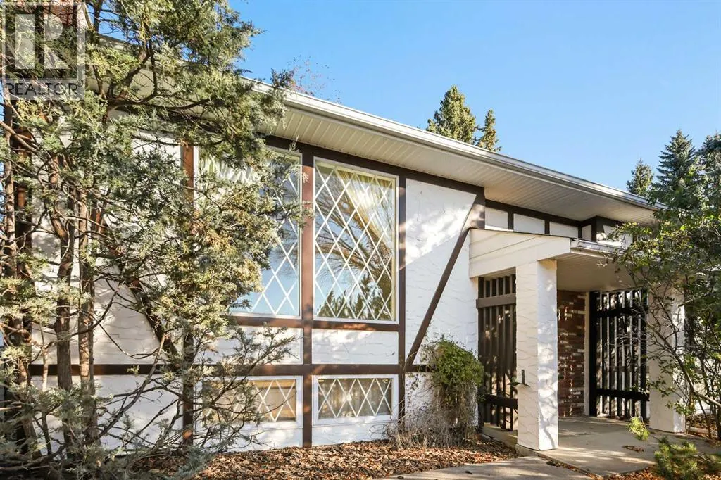 2416 Palliser Drive SW