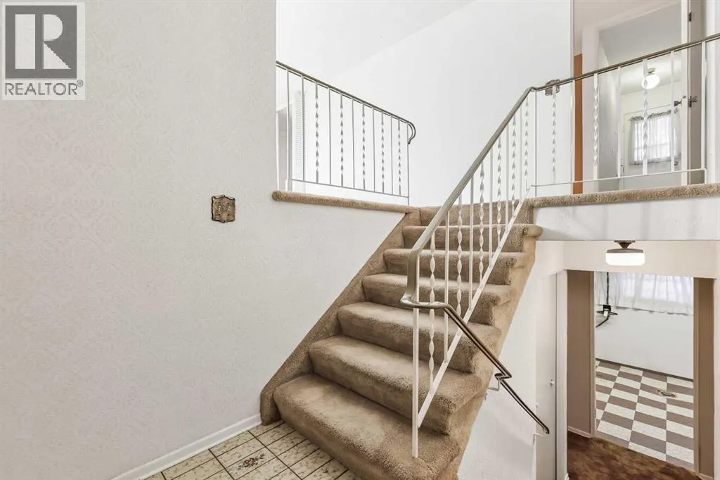 2416 Palliser Drive SW