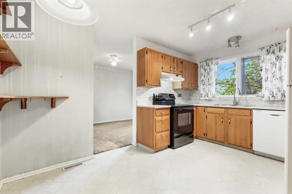 2416 Palliser Drive SW