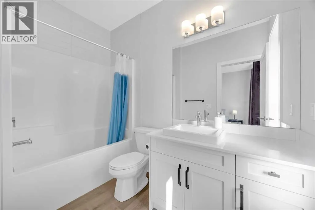 32 Silverton Glen Green SW