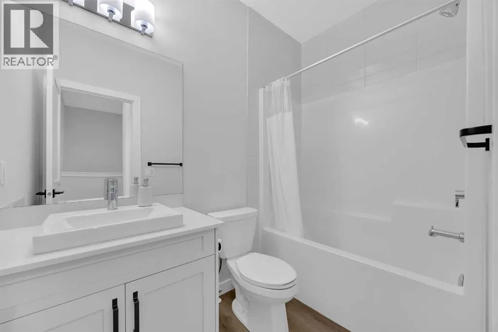 32 Silverton Glen Green SW