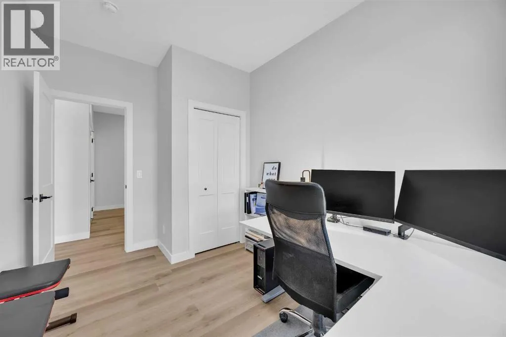 32 Silverton Glen Green SW