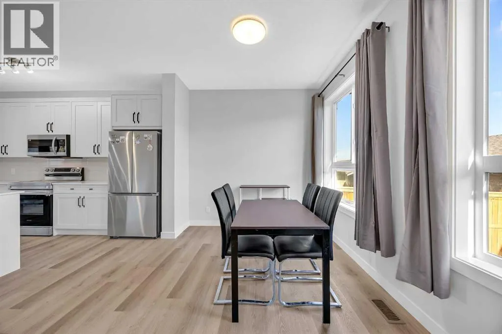 32 Silverton Glen Green SW