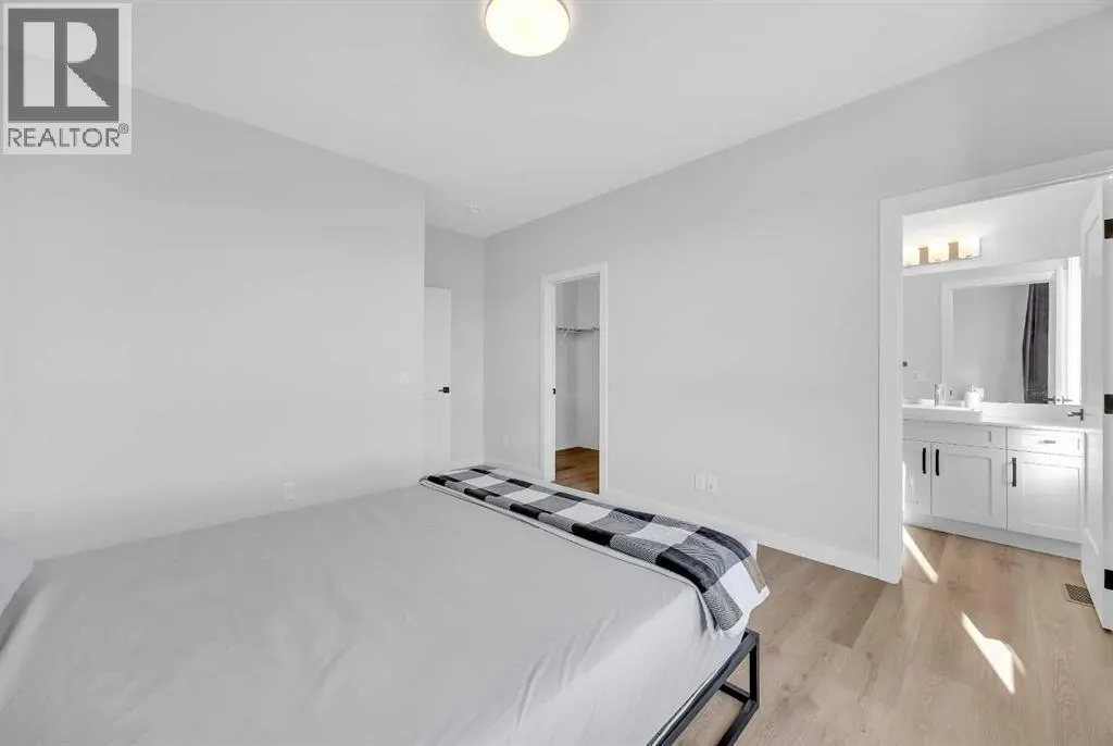 32 Silverton Glen Green SW
