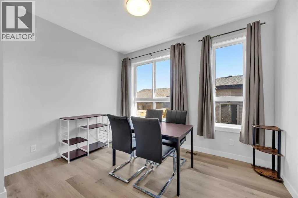 32 Silverton Glen Green SW