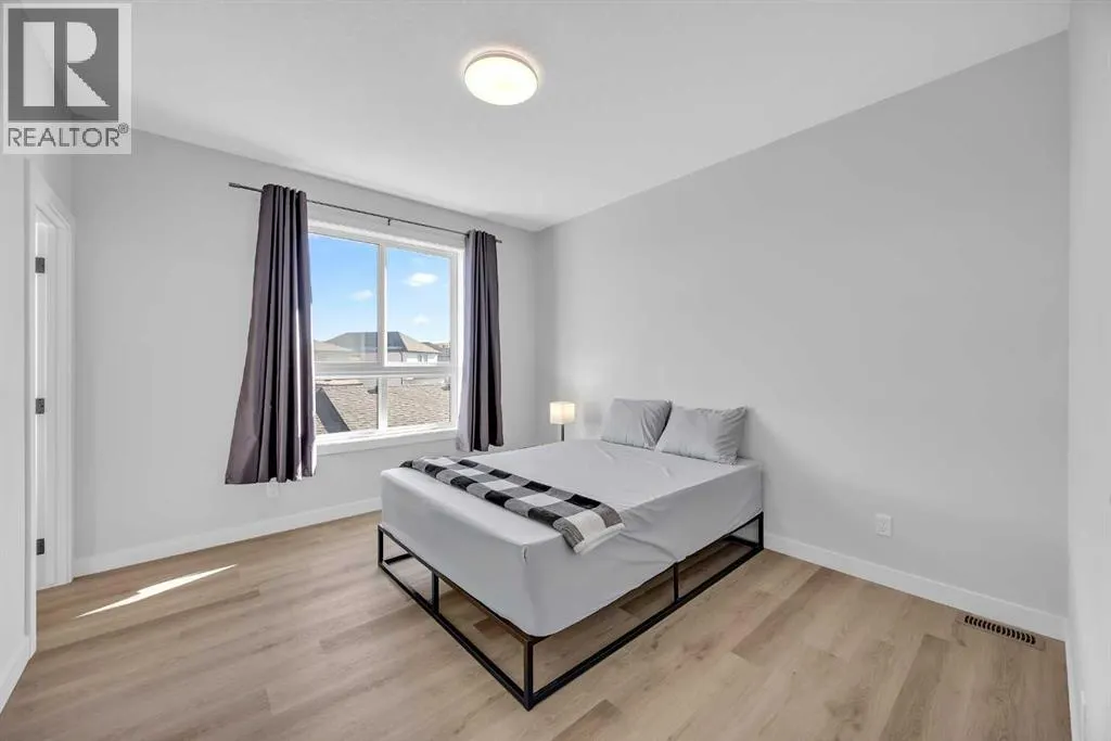32 Silverton Glen Green SW