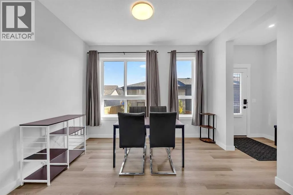 32 Silverton Glen Green SW
