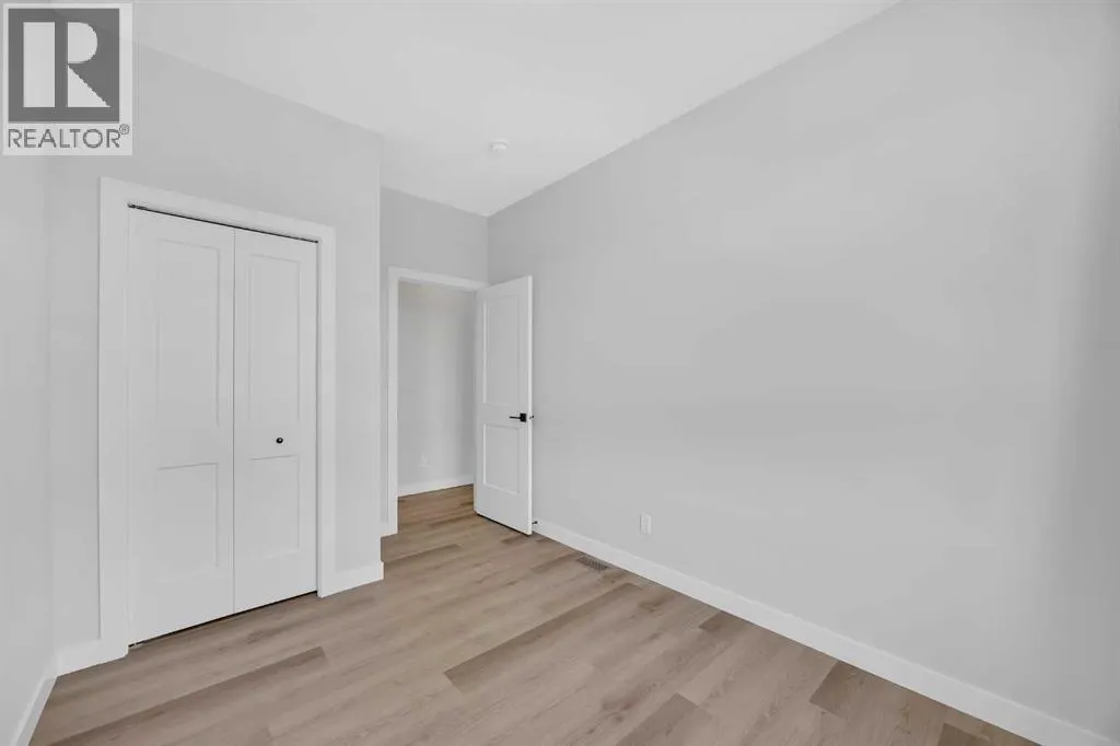32 Silverton Glen Green SW