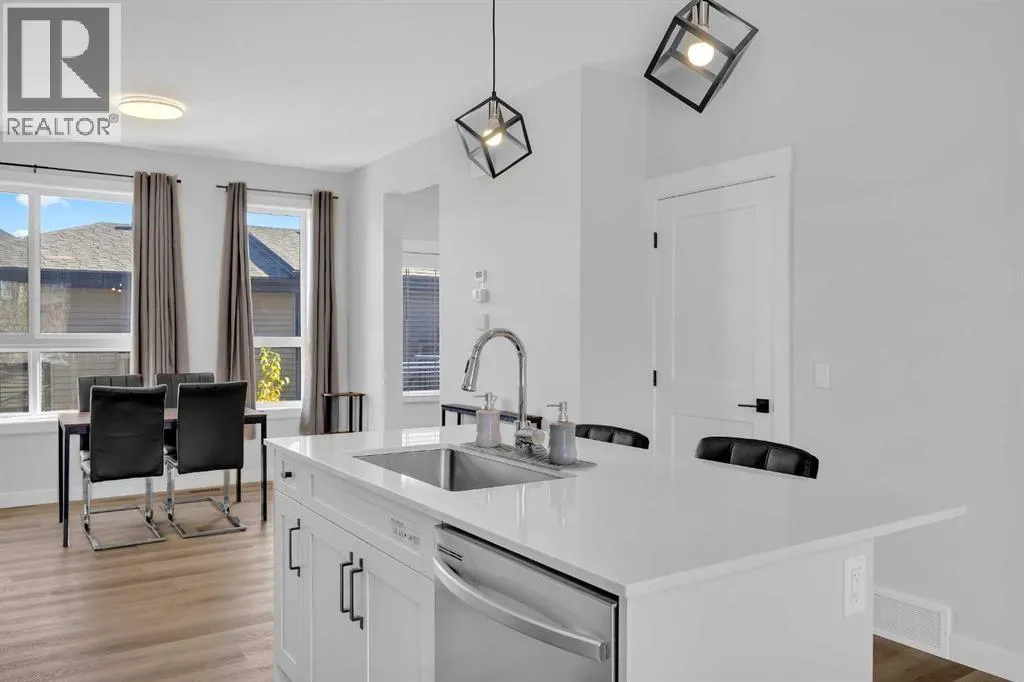 32 Silverton Glen Green SW