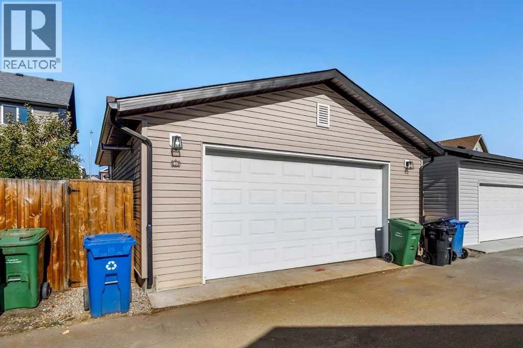 232 Copperpond Parade SE
