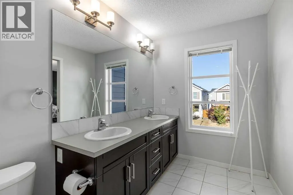 232 Copperpond Parade SE