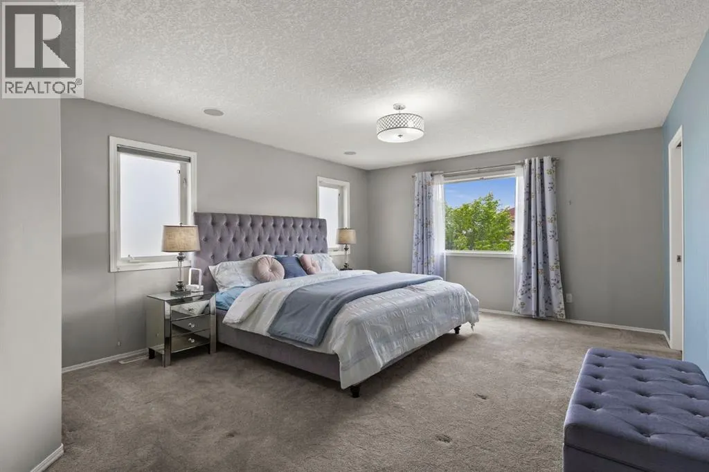 38 Simcoe Crescent SW