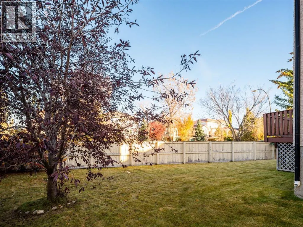 38 Simcoe Crescent SW