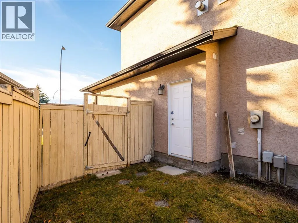 38 Simcoe Crescent SW