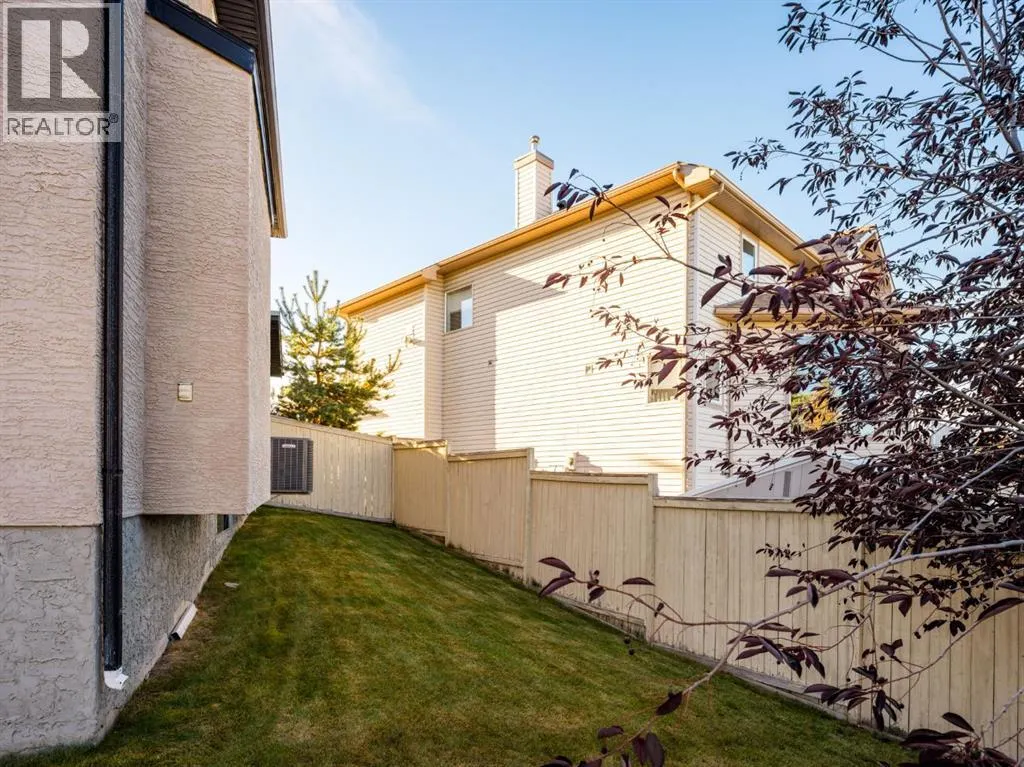38 Simcoe Crescent SW