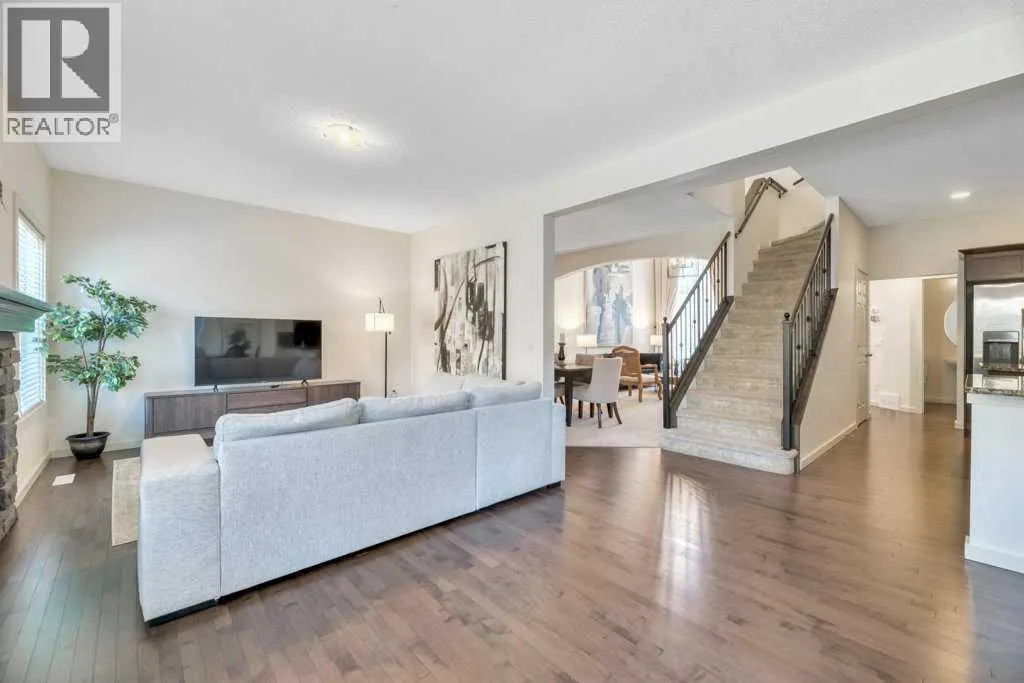 323 St Moritz Drive SW