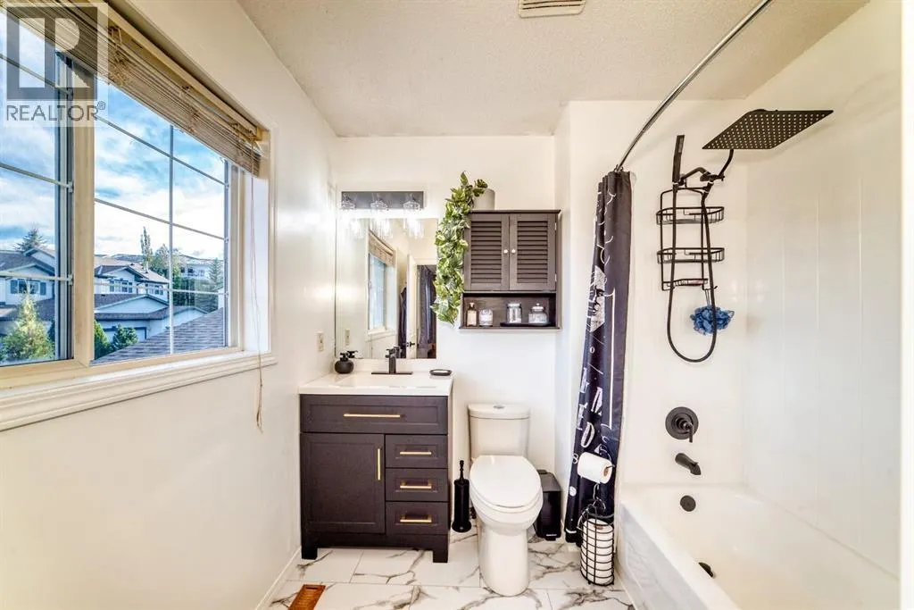 8, 122 Bow Ridge Crescent
