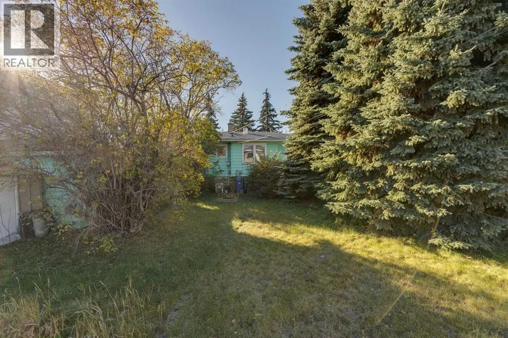 2108 Halifax Crescent NW