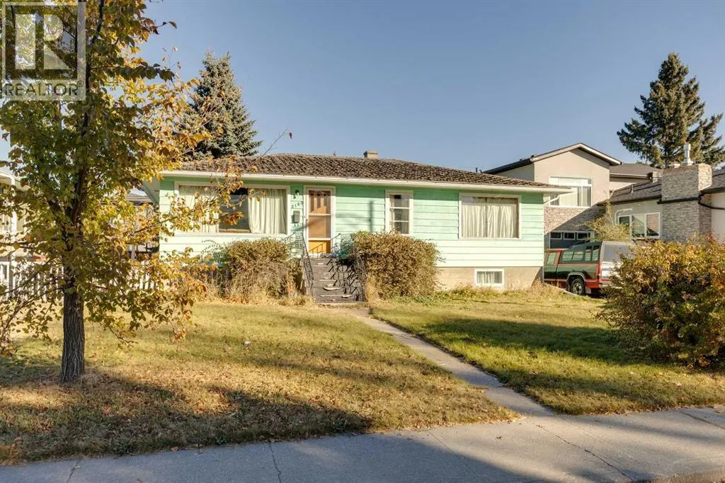 2108 Halifax Crescent NW