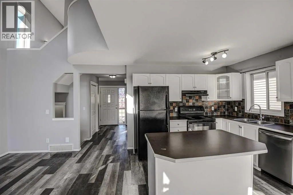 61 Everstone Avenue SW