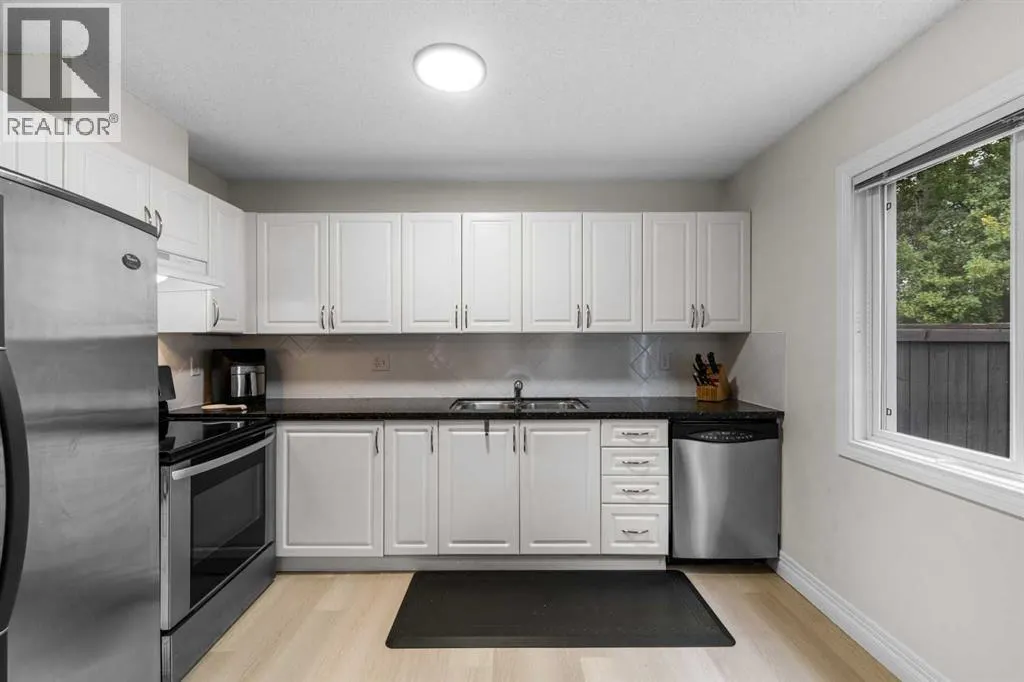27 Cedarwood Lane SW